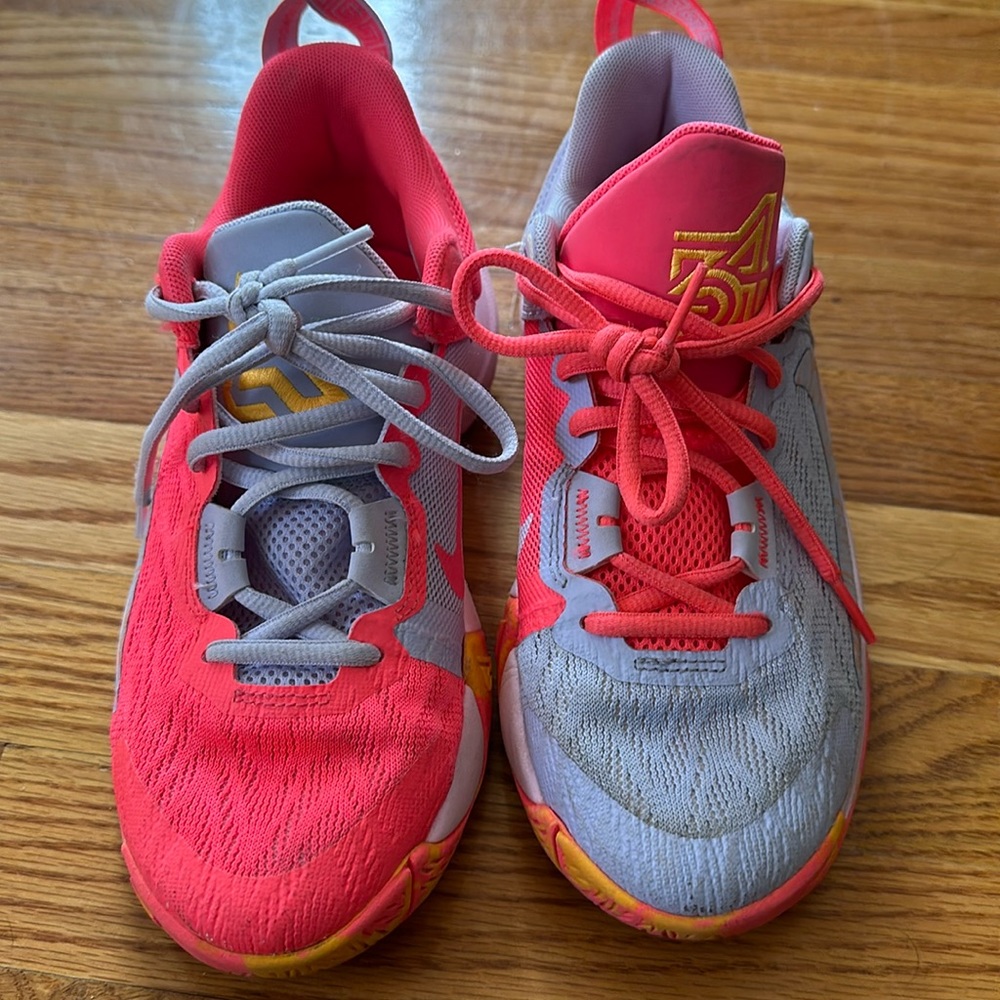 Girls size 3.5Y basketball shoes